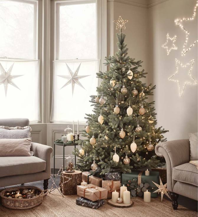 Decorating the Christmas Tree Love Your Lights